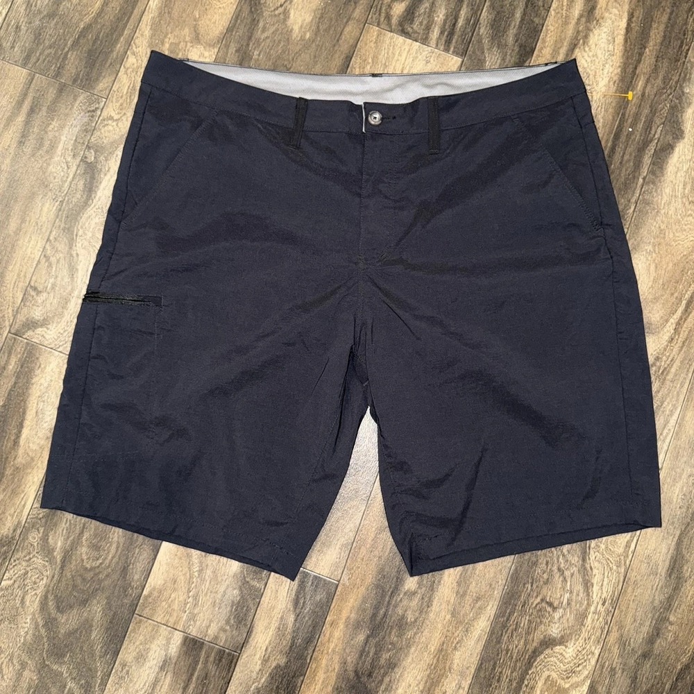 Eddie Bauer Men's Outdoor Black Nylon Shorts Size 40 x 10.5"‎ Inseam